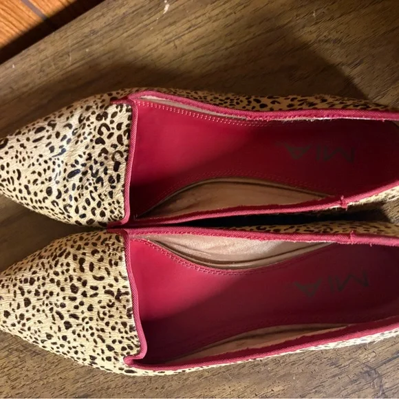 MIA Leopard-Print Pointed Flats with Red Lining - Picture 1 of 3